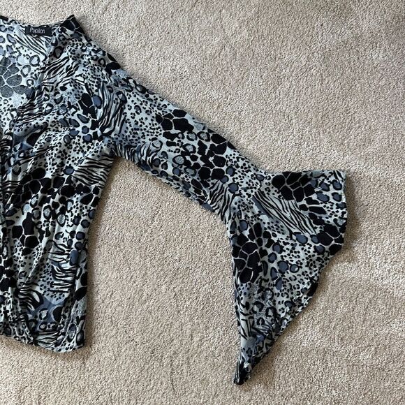 Papillon Surplise French Front Tuck Blouse With Bohemian Sleeves - Picture 5 of 11